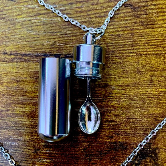 Vial necklace with spoon snuff container pill case - Picture 3 of 6